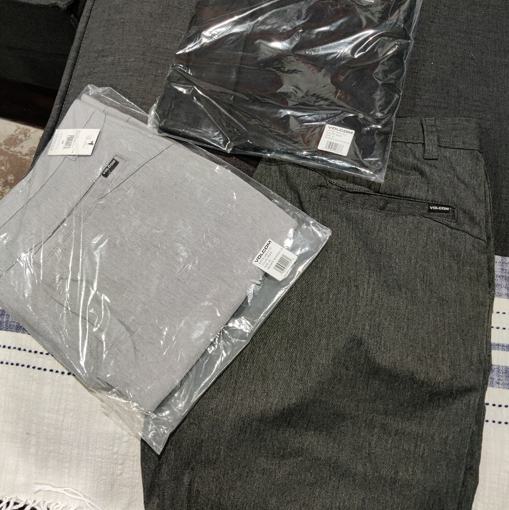 3 Volcom Size 40 Shorts